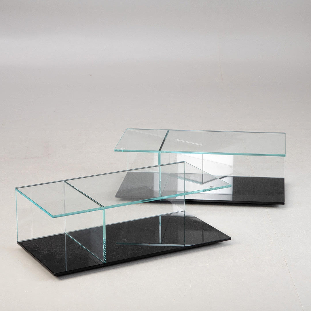 PIERO LISSONI. Cassina. Par soffbord/häckbord ”MEX”.