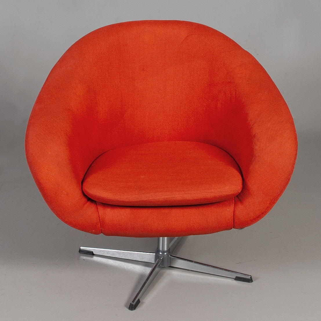 SPINNING ARMCHAIR, 1960s / 70s.