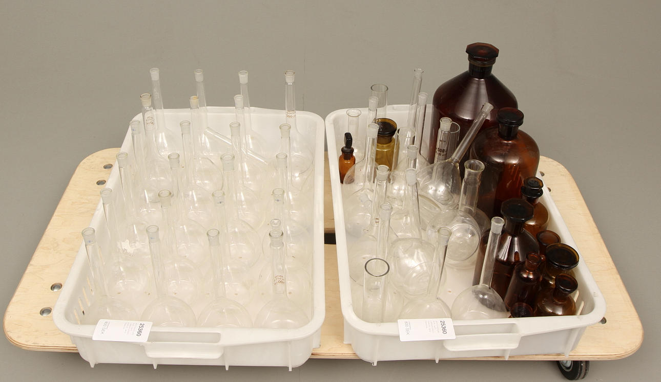 APOTEKSFLASKOR, samt LABORATORIEFLASKOR, Jena Glasbruk.