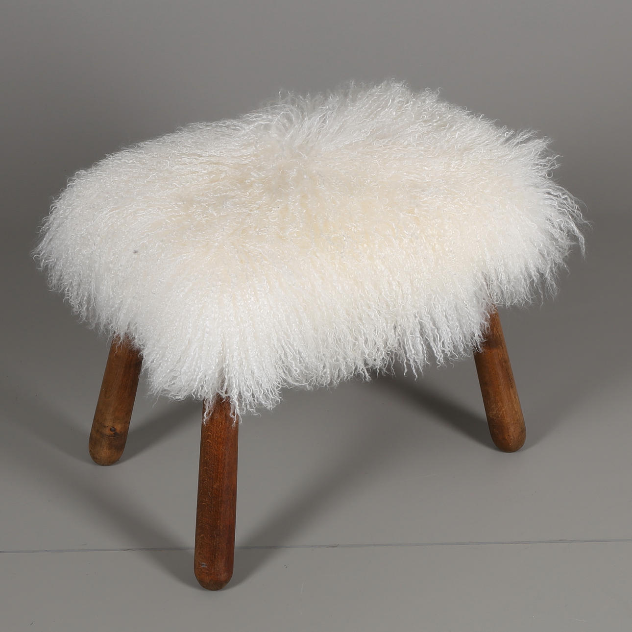 PHILIP ARCTANDER. Pall, bonad bok och fårskinn, tillskriven, "Muslinge", 1940-tal.