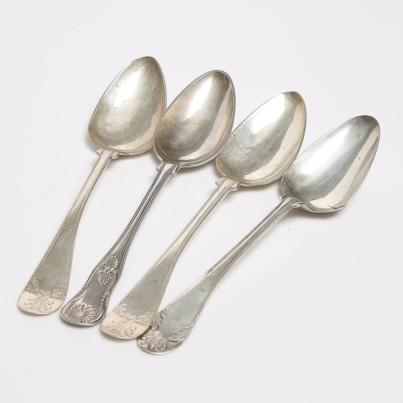 SKEDAR, 4 st, bl.a. Eric Söderholm, Härnösand och J.P. Sundberg, Sundsvall. 1800-talets mitt. Vikt 219 gram.