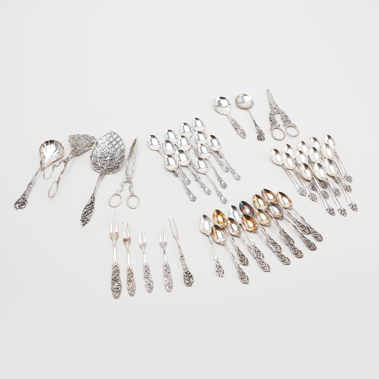 BESTECK, 48 Stück, Silber, Gewicht 535 Gramm.