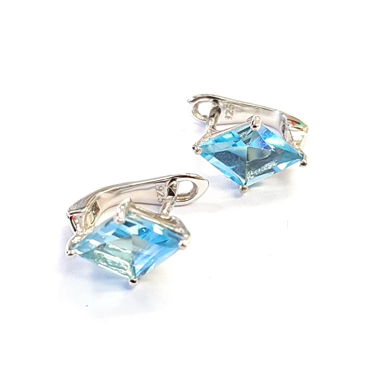 STEG KLIPPA BLÅ TOPAS SILVERÖRHÄNGEN.