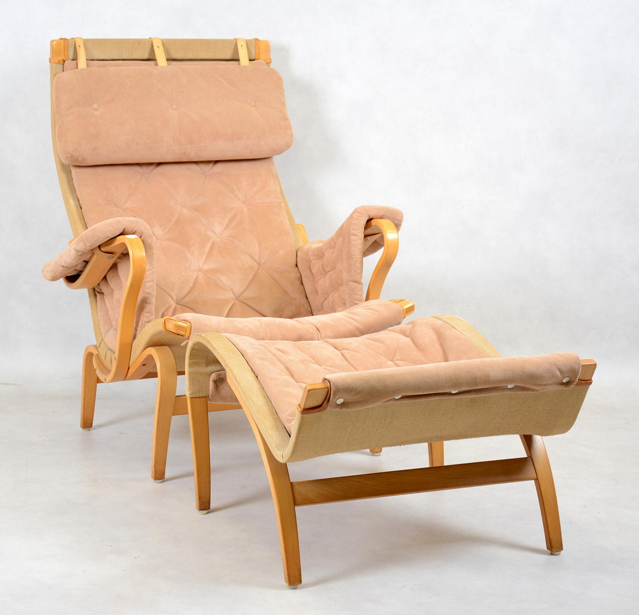 BRUNO MATHSSON. Fåtölj med fotpall, Pernilla, för Dux.