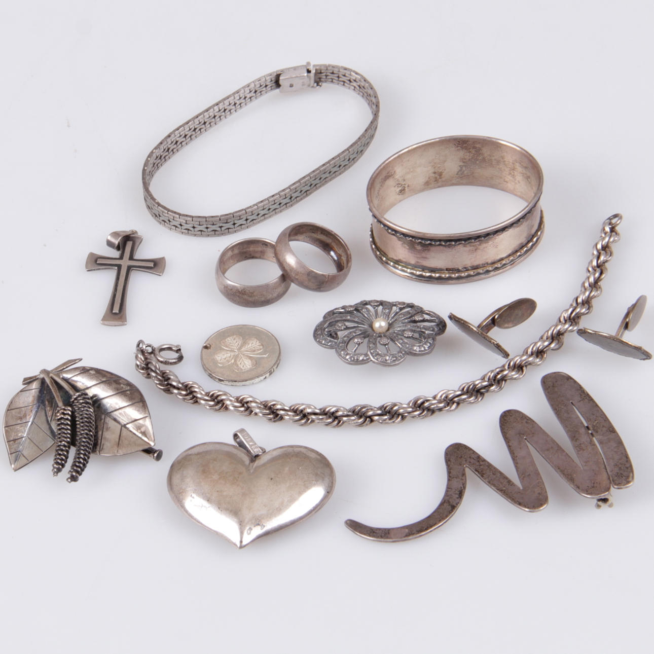 PARTI SILVER, 13 delar, delvis broscher, ringar och armband.