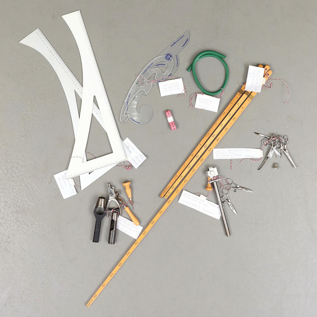 CHARGE Ein Menge / SCHNEIDERWERKZEUGE.