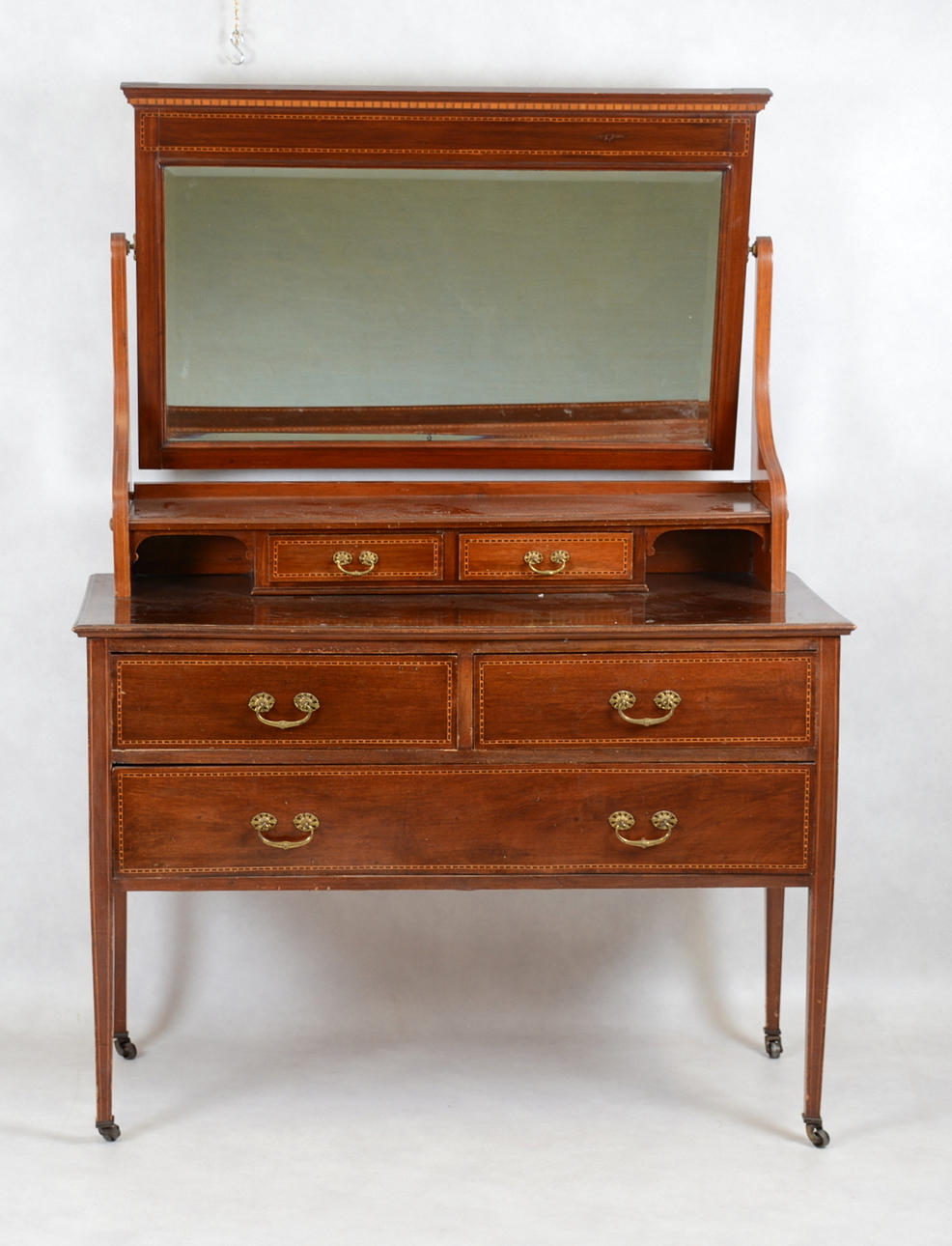 SPEGELBYRÅ, MAHOGNY MED INTARSIA, 1900-talets första hälft.