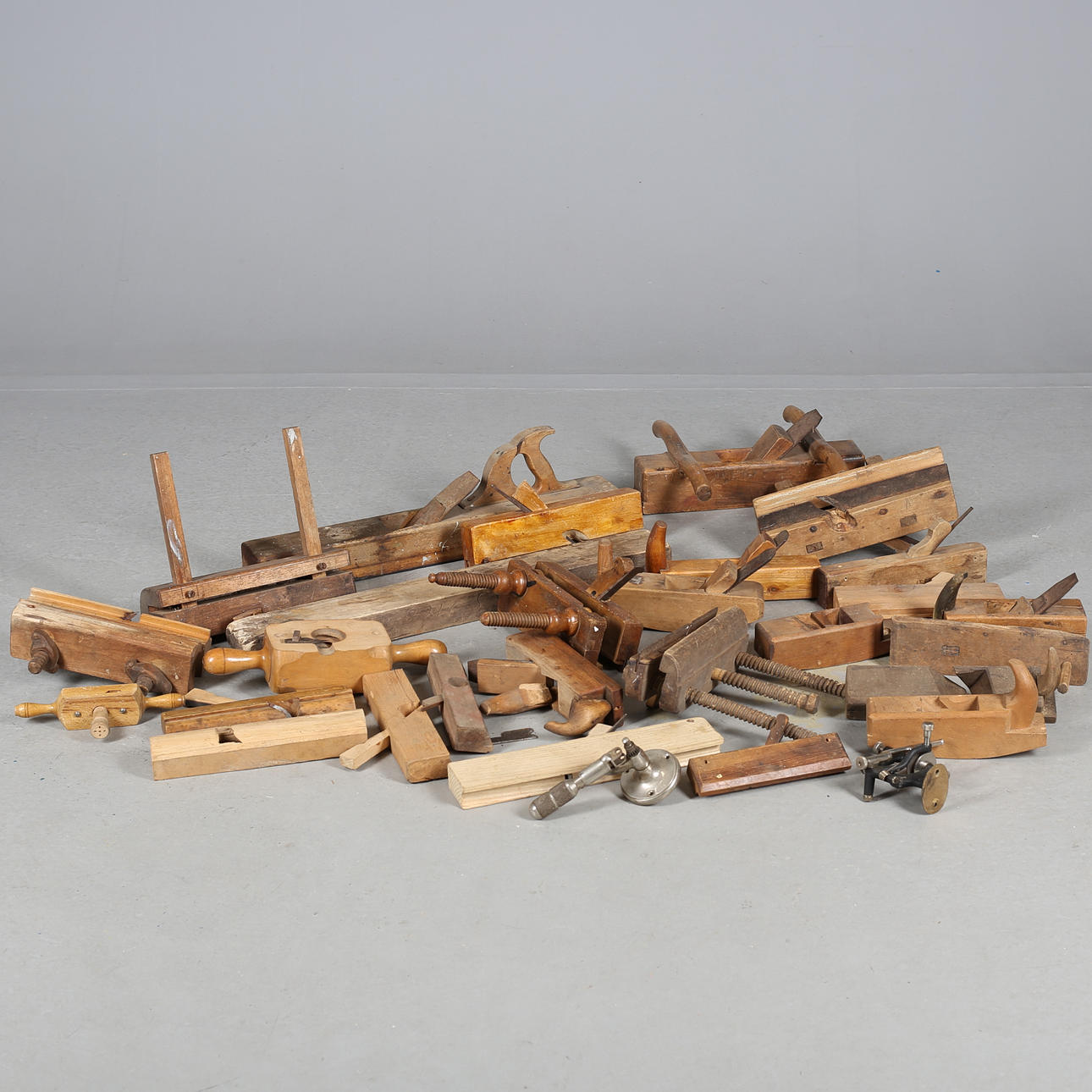 CARPENTRY TOOLS, wood / metal, 20th century.