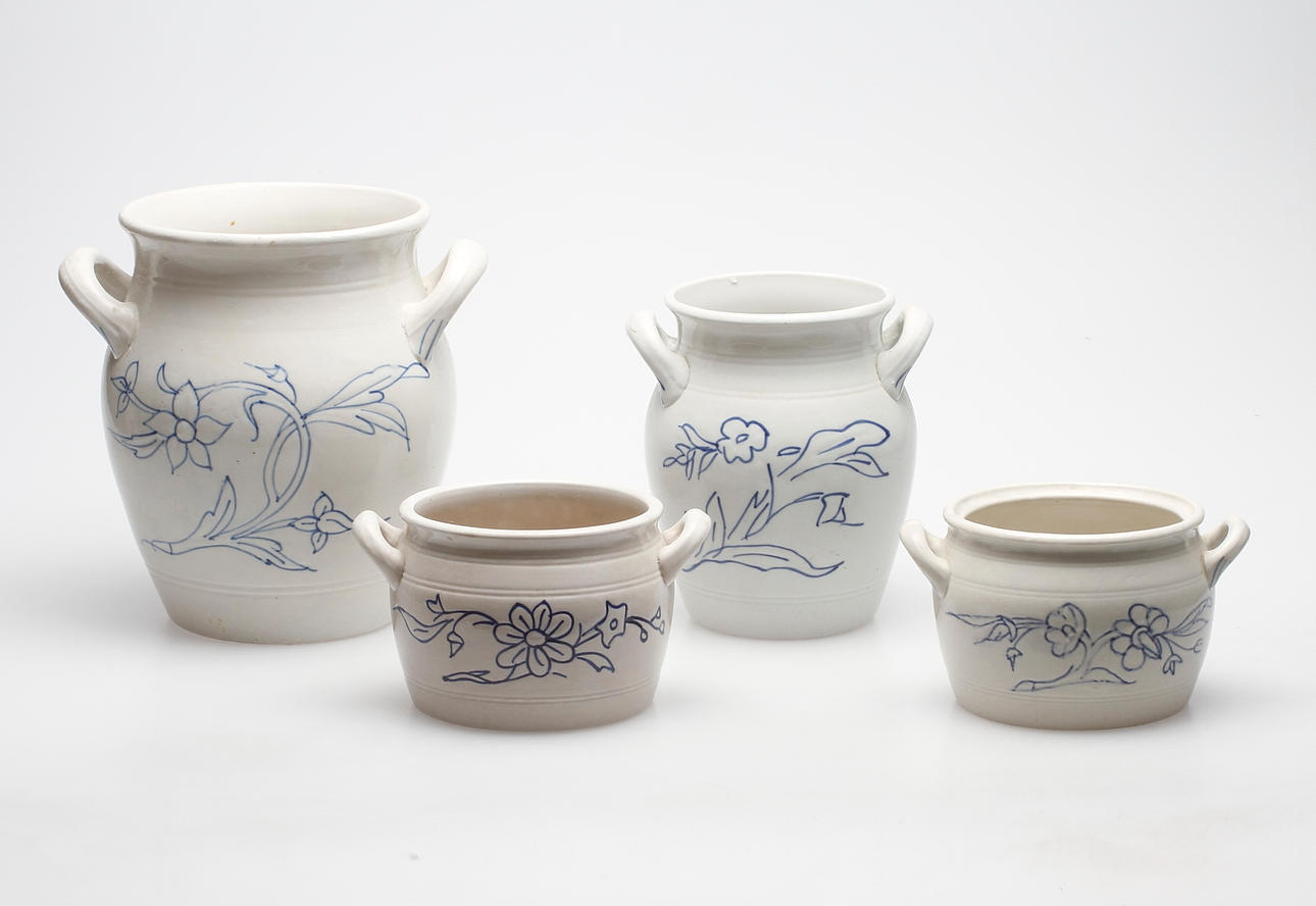 KRUKOR, 4 st, keramik, Arabia och Rörstrand, 1900-talets första hälft.