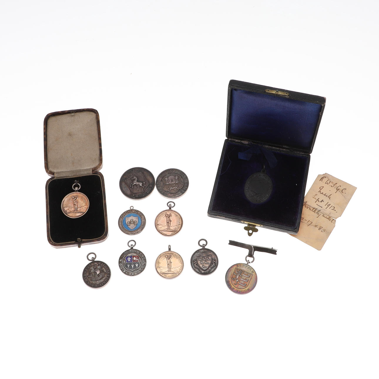 EN SAMLING VIKTORIANSKA OCH SENARE SILVER OCH ANDRA GOLFPRISER.