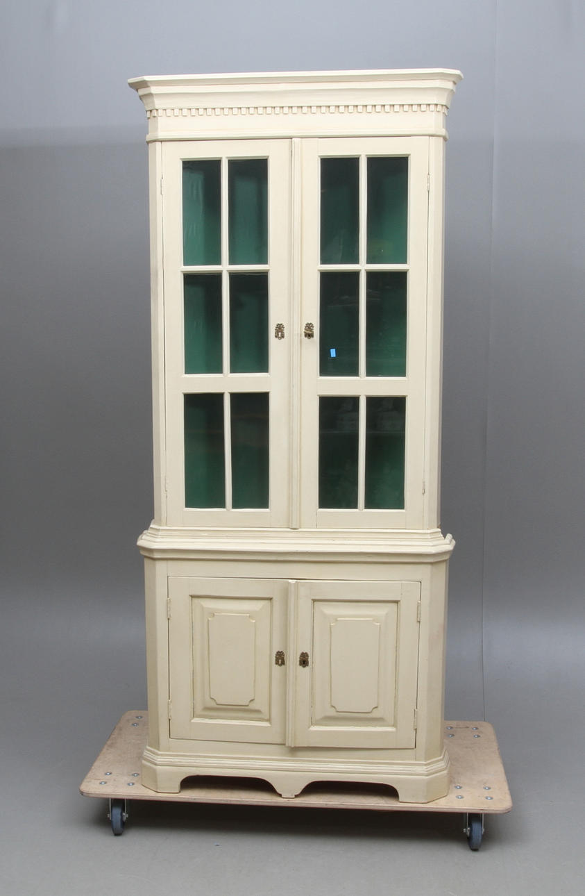 HÖRNSKÅP, med vitrinöverdel, gustaviansk stil.