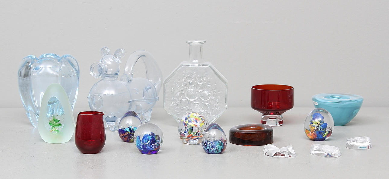 GLASFÖREMÅL, 16 delar, bland annat Målerås, Riihimäen Lasi.