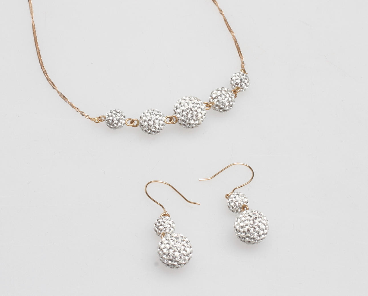 HALSBAND SAMT ETT PAR ÖRHÄNGEN, 18k guld, total vikt ca 7,2 gr.