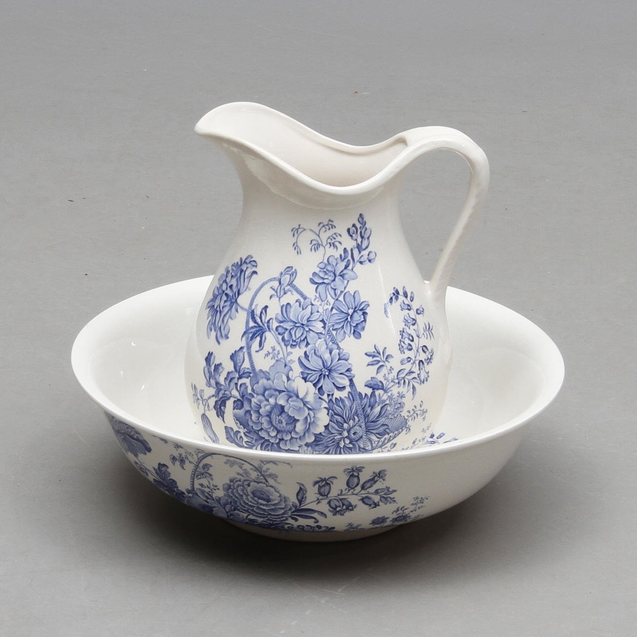 TVÄTTSET, 2 delar, porslin, England, 1900-tal.