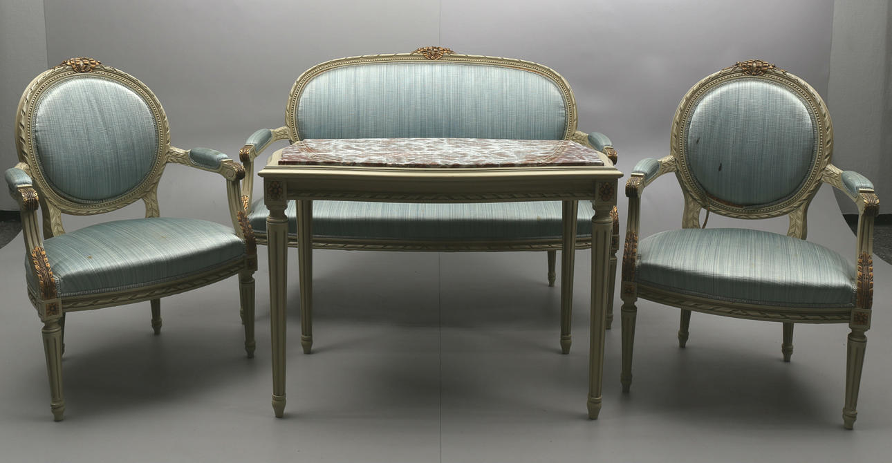 SALONGSGRUPP, 4 delar, gråmålad, gustaviansk stil, 1900-tal.