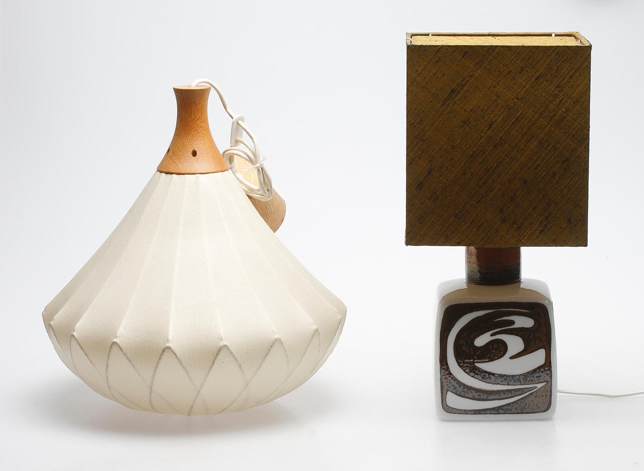 BORDSARMATUR, porslin, Carl Harry Stålhane, Rörstrand samt TAKARMATUR, höjd ca. 35 utan sladd.