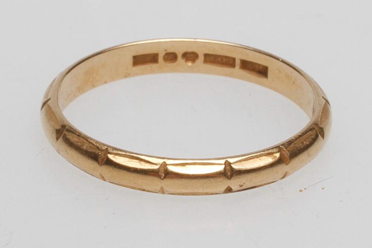 RING, 18k guld, vikt ca 2,8 gr.