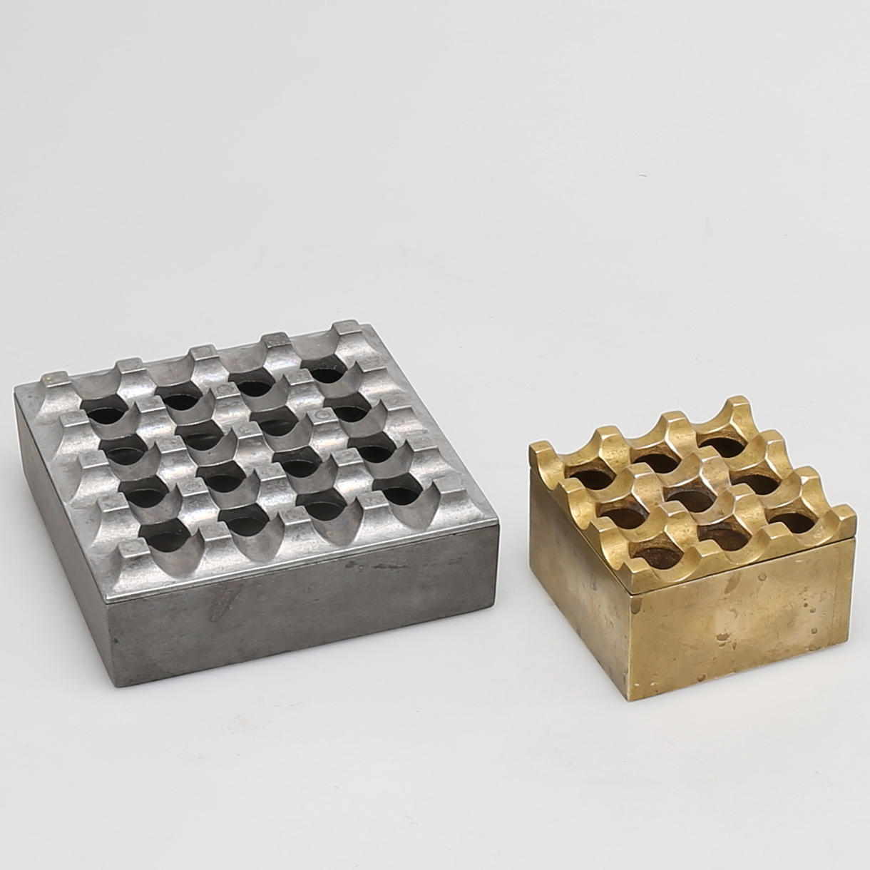 ASKFAT 2 st. Vitmetall/mässing, Bl.a "Ultima 15" Beck & Ljung. 1900-talets andra hälft.