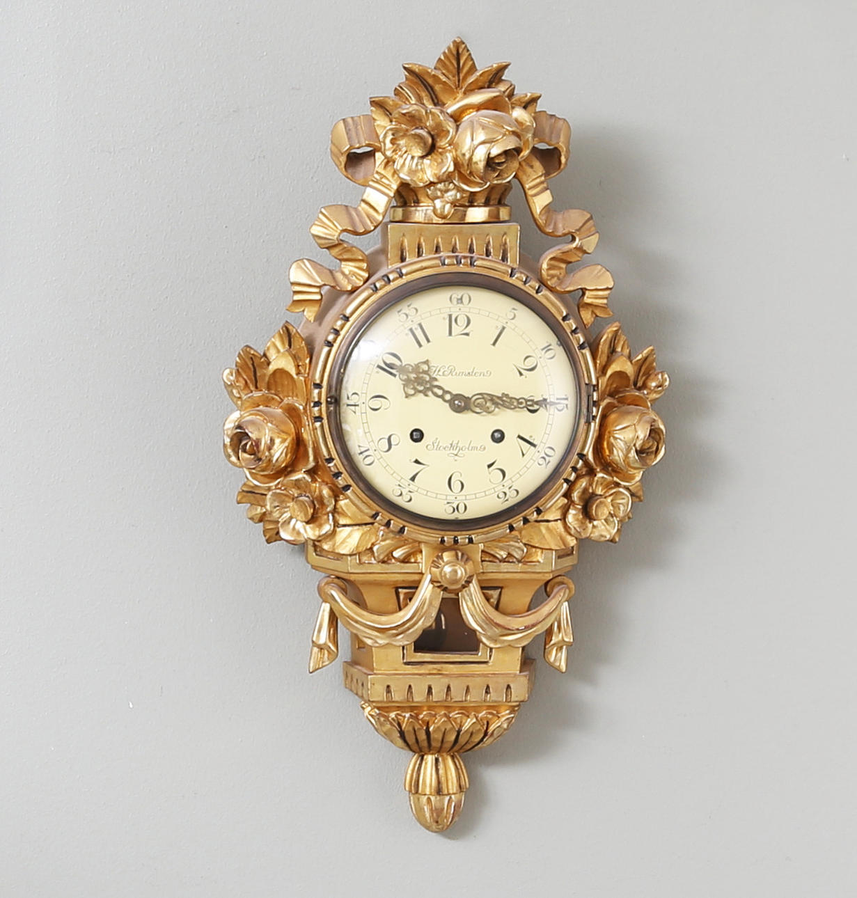 GULDPENDYL, Stockholm, H. Runsten, samt 1 par vägglystrar.