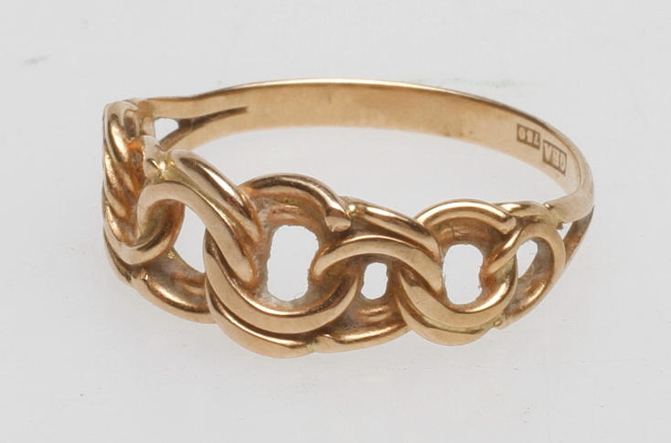 BISMARCKSRING, 18k guld, vikt ca 1,7 gr.