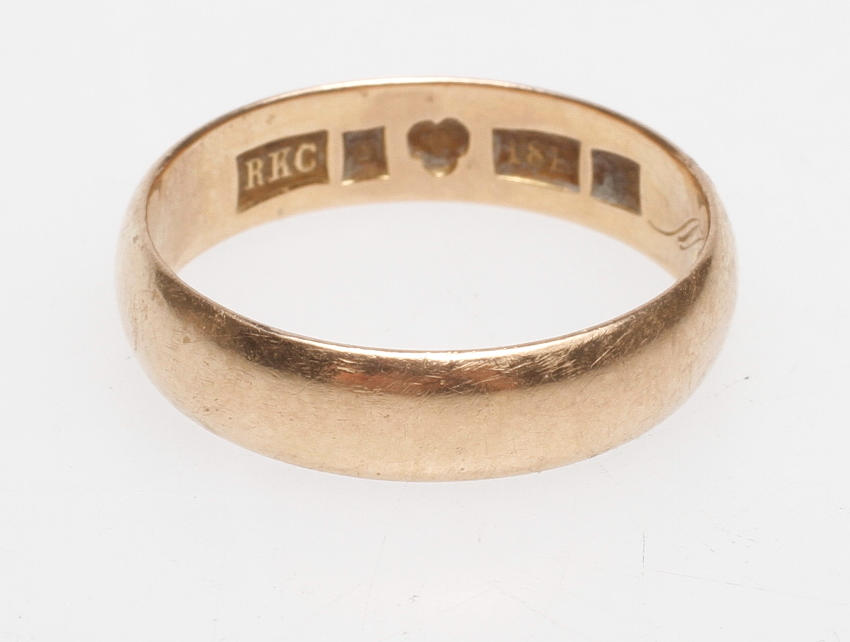 RING, 18k guld, vikt ca 4,5 gr.