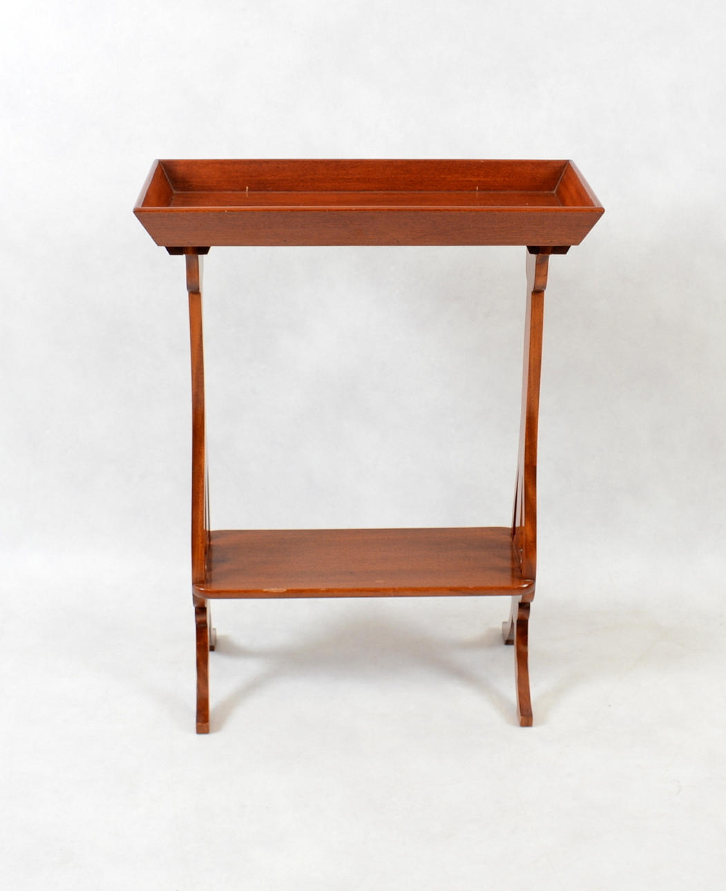 BLOMBORD, mahogny, 1900-talets andra hälft.