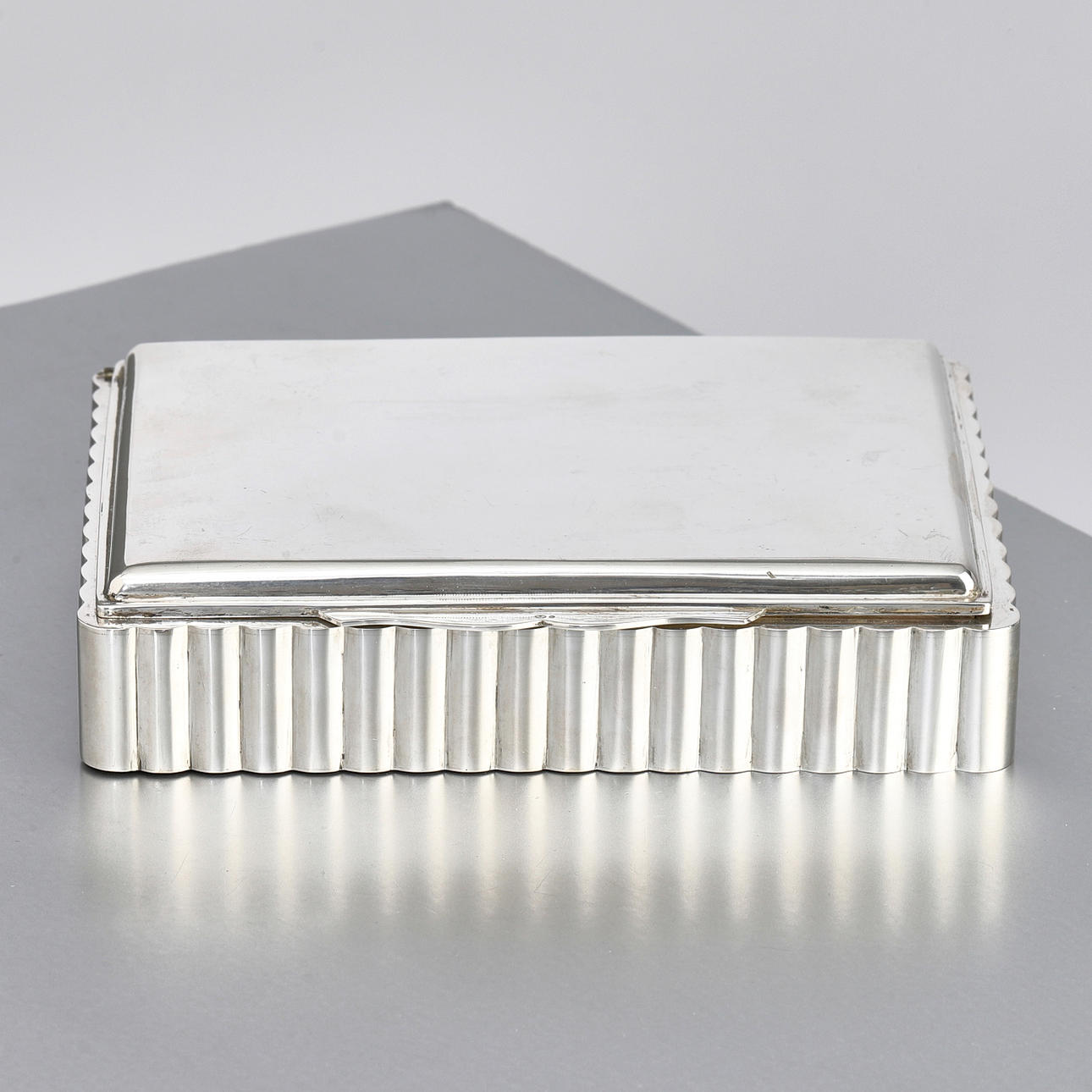 BOX, silver, 1930s/40s, well-rounded sides, import stamps.