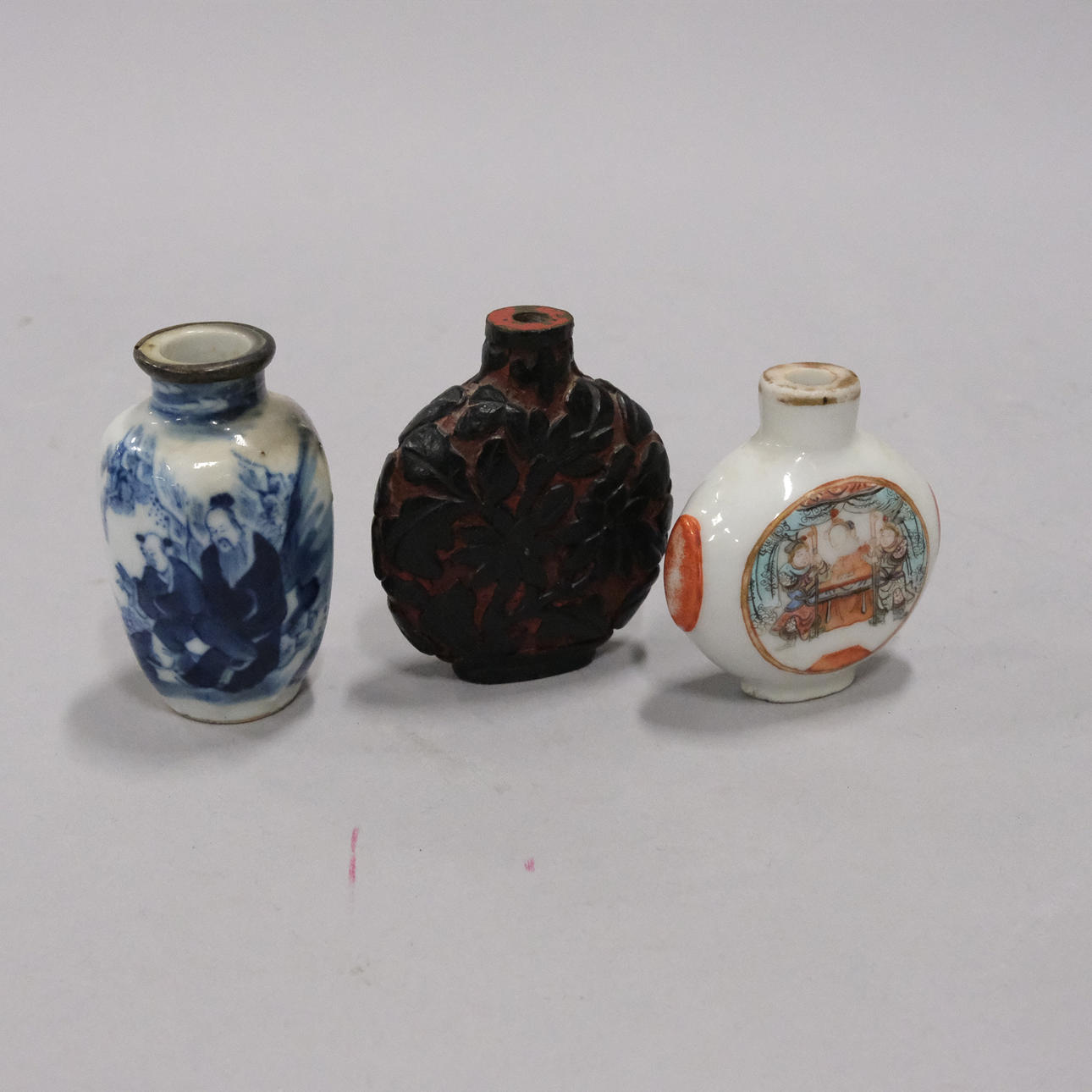 TRES BOTELLAS DE TABACO, CHINA, SIGLO XIX.