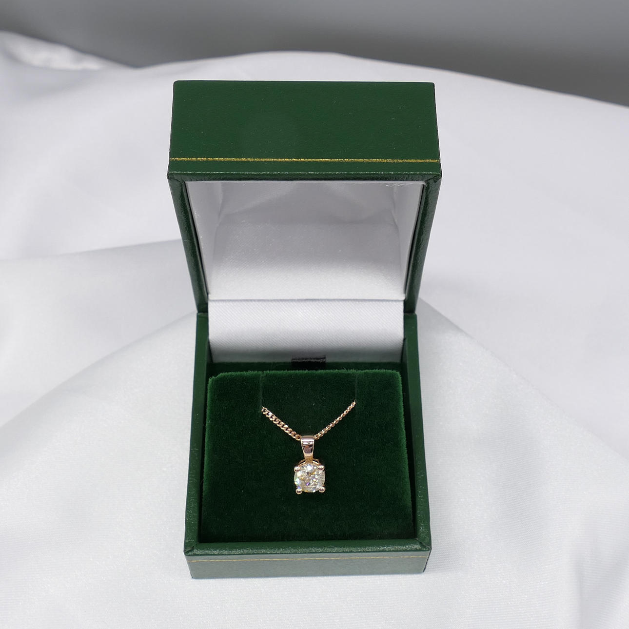 0.71CT DIAMANT solitaire halsband.