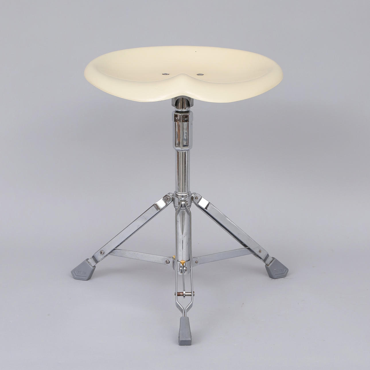 YASO SASAMOTO. Taburet, metal, Dulton.