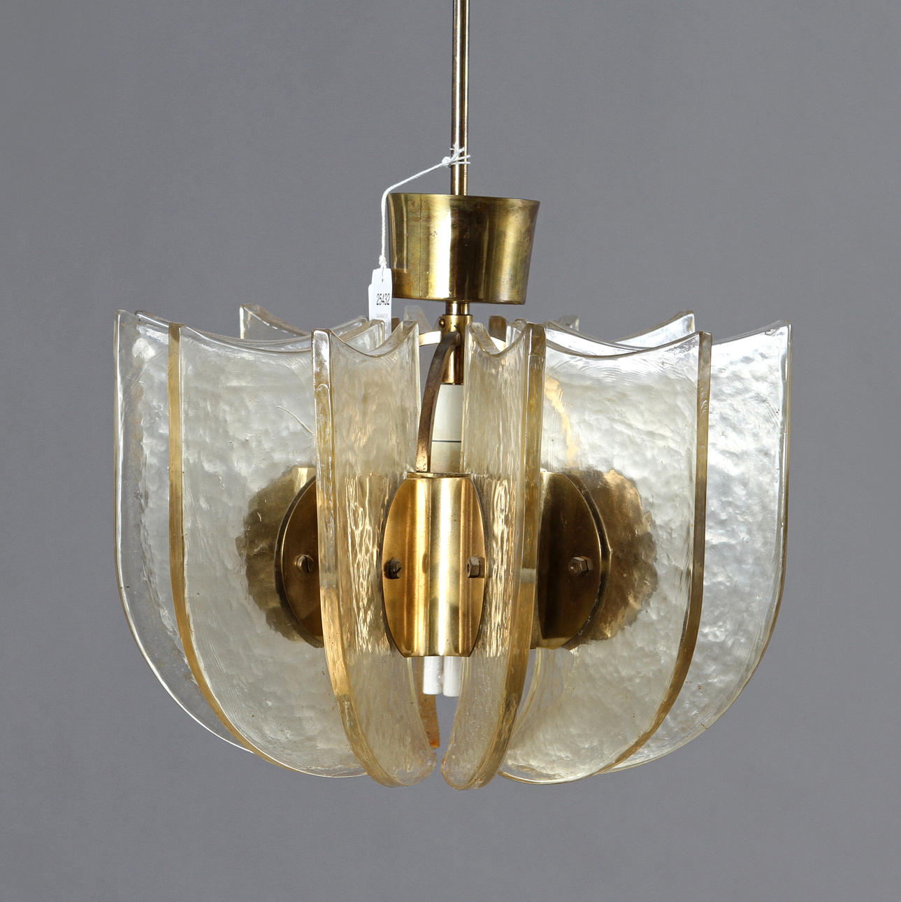 TAKARMATUR, förgylld metall och glas. Höjd 60 cm.