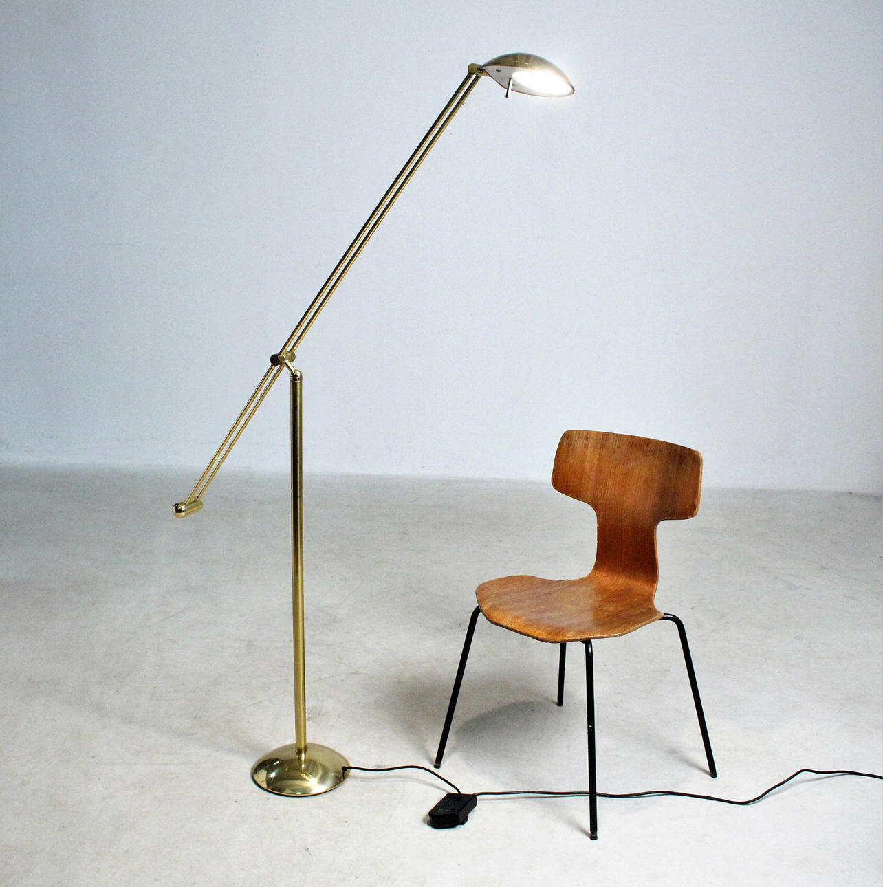 ATTRIBUTED TO RELCO. Italy - Floor lamp brass.