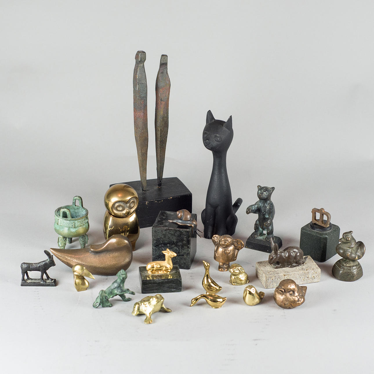 retorcer. pequeñas esculturas.