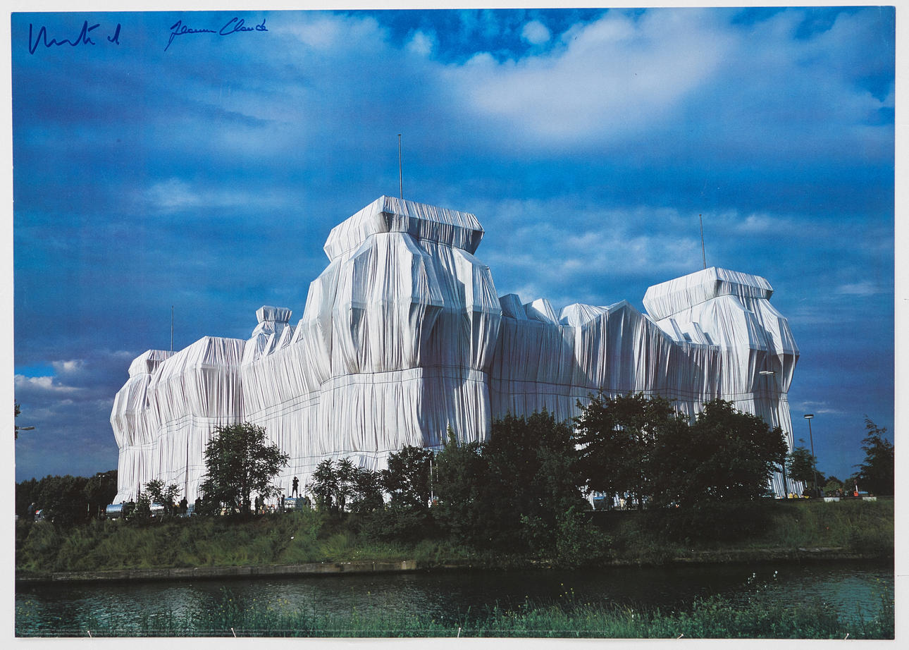 CHRISTO UND JEANNE-CLAUDE. fotografi, 'Wrapped Reichstag', 1995. Konst ...