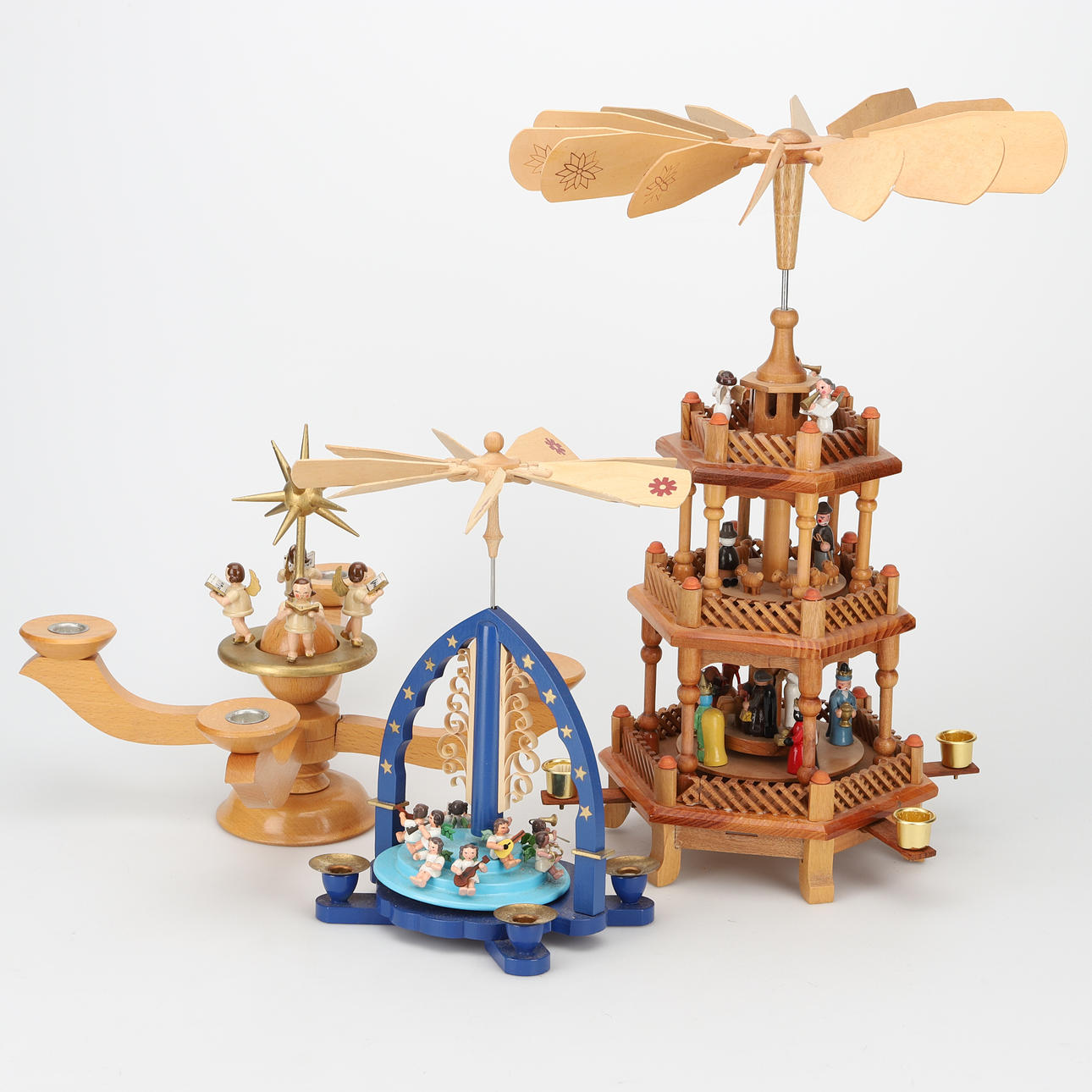 JULEPYRAMIDE & LYSSTAKER, 3 stk. malet træ, Tyskland.