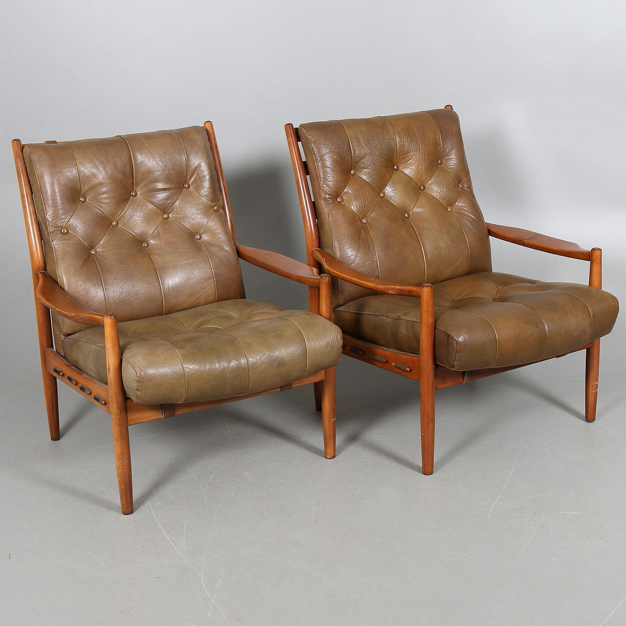 FÅTÖLJER, 2 st, "Läckö", Ingemar Thillmark för OPE, 1900-talets andra hälft.