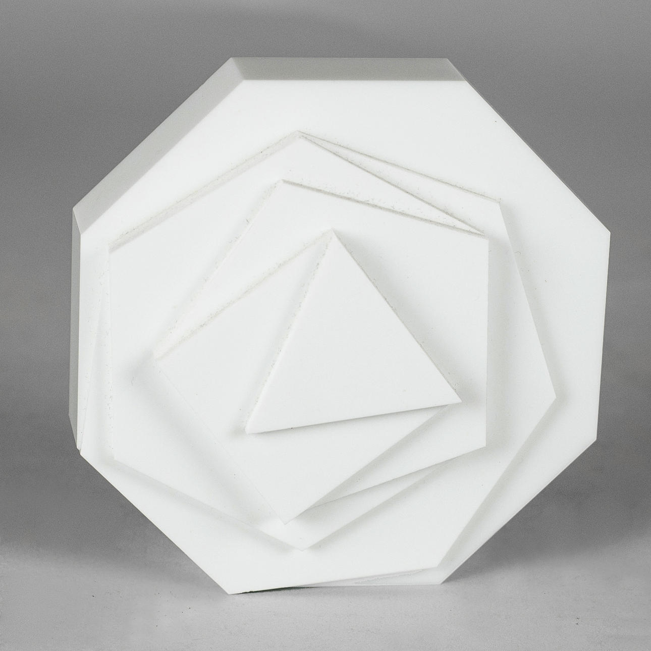 MAX BILL. 3-8 hörn.