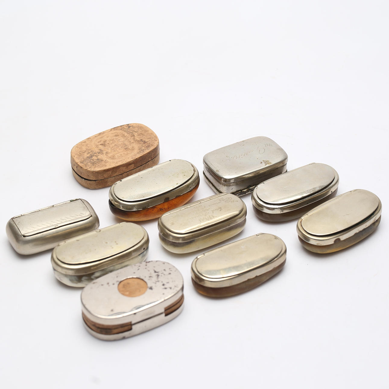 SNUFF BOXES, 10 pcs. Miscellaneous - Miscellaneous - Auctionet