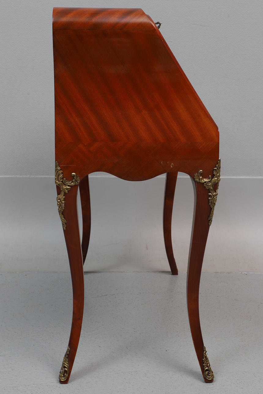 SEKRETÄR, rokokostil, 1900-talets andra hälft. Möbler - Bord - Auctionet
