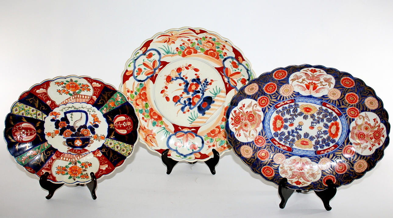 UPPLÄGGNINGSFAT, 3 st, porslin, Imari, Japan, 1800-tal.