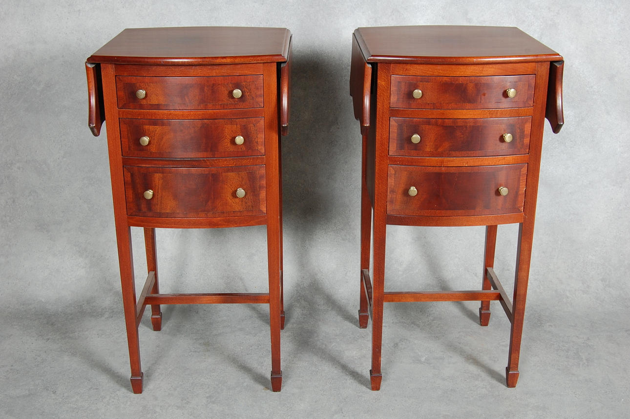 NATTDUKSBORD,1 par med klaffar, Engelsk stil.