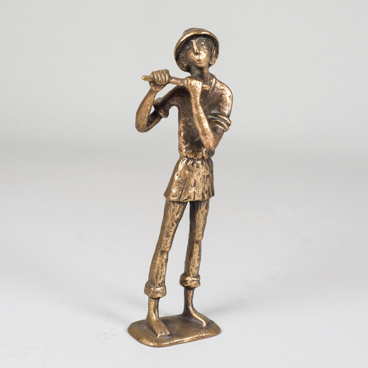 UNBEKANNT. Okänd artist flöjtspelare.