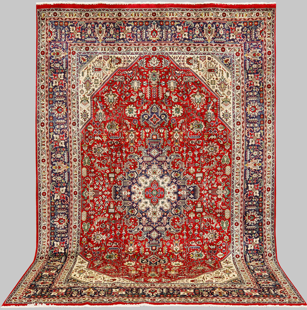 MATTA, persisk, täbriz. Ca 298 x 197 cm.