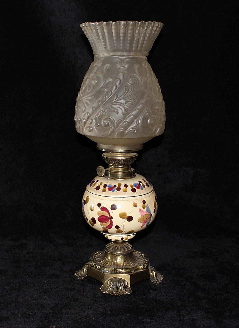 FOTOGENLAMPA, med mässingsfot, majolika.