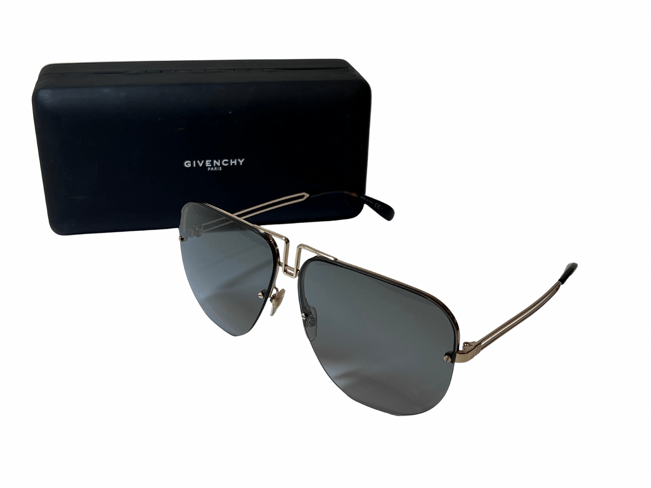 GIVENCHY SUNGLASSES. ORIGINAL CASE.