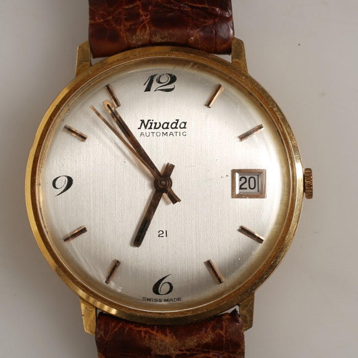 BRACELET, Nivada, 18k gold with leather strap.