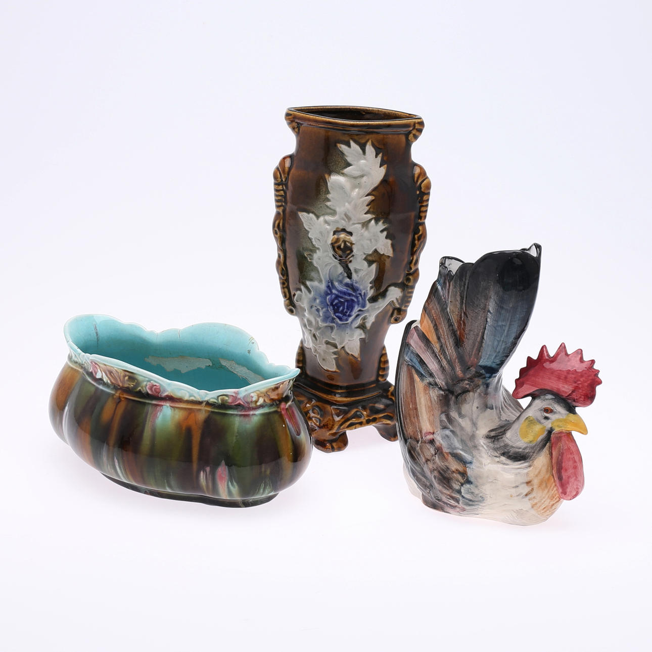 PORCELAIN OBJECTS, 3 pcs, including majolica.