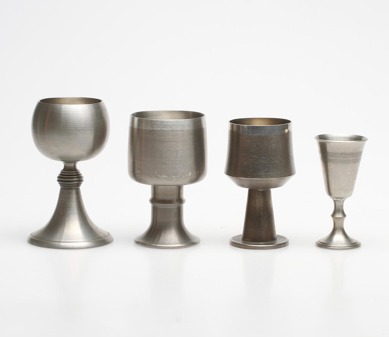 VINGLAS med mera. Bland annat Wege Tenn Vittsjö. 1900-tal.