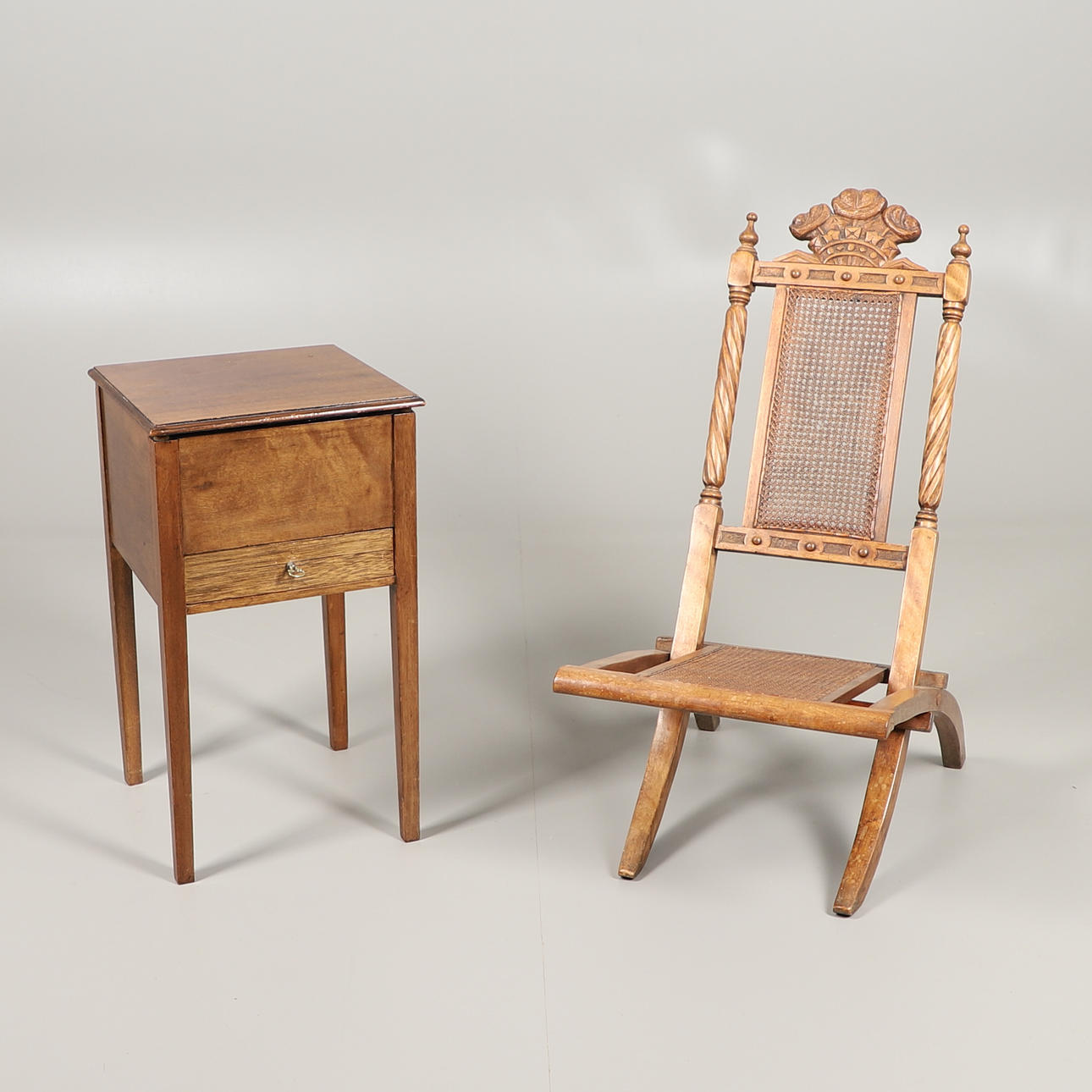 A SMALL VICTORIAN BEECH FOLDING CHAIR.