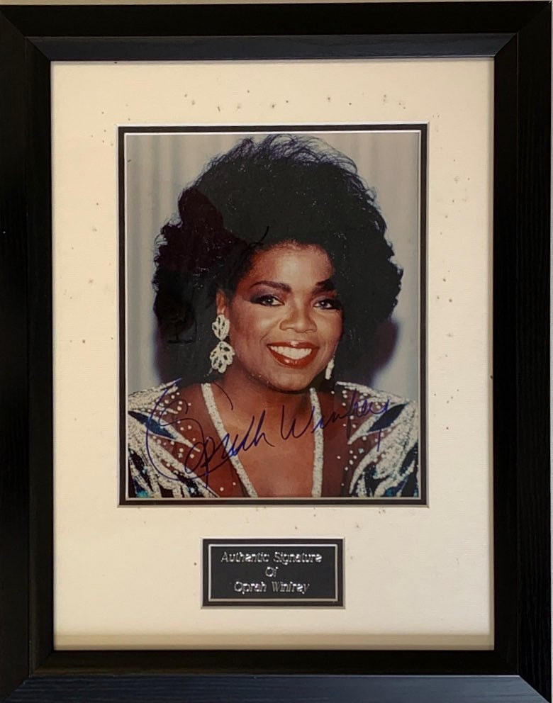 OPRAH WINFREY SIGNED PHOTOGRAPH.
